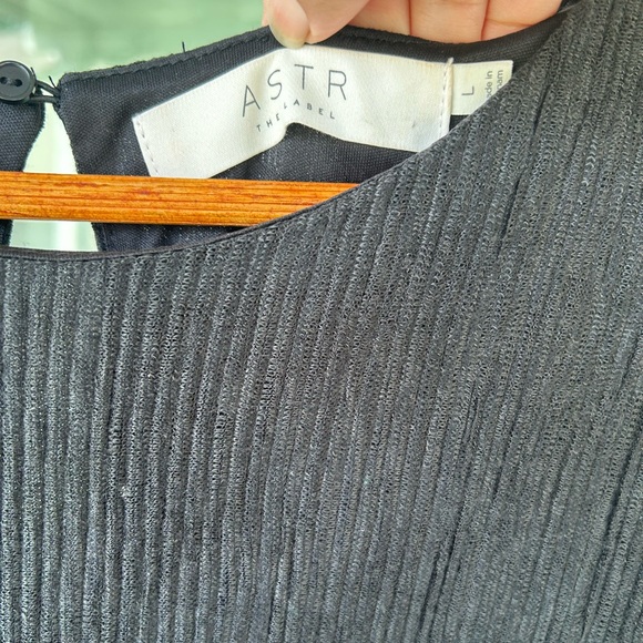 ASTR plisse straight neck midi dress size large - Picture 6 of 6